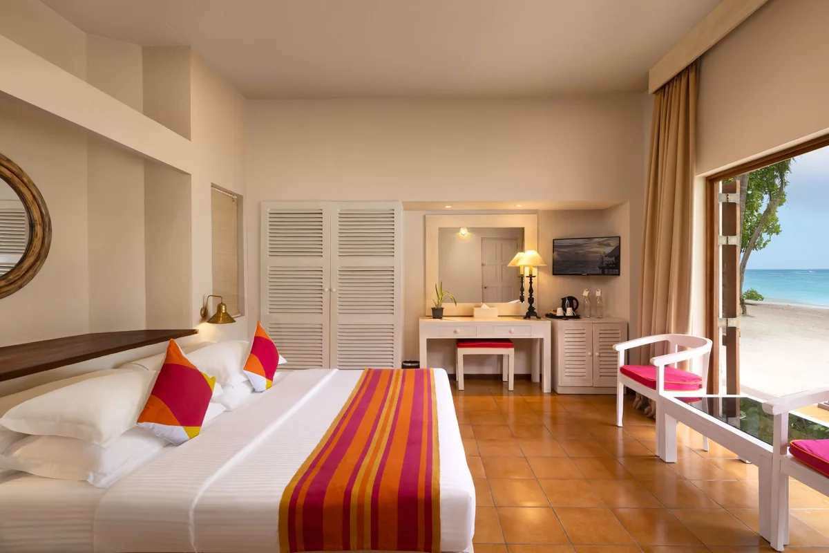 Adaaran Club Rannalhi, villa beach, South Malé Atoll, Maldives, Deluxe Beach Bungalow at the perimeter configuration.