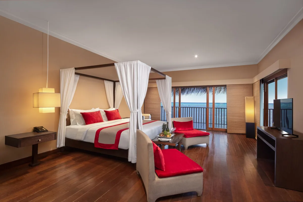 Adaaran Select Hudhuranfushi, villa overwater, North Malé Atoll, Maldives, Sunset Ocean Villa at the over-water jetty configuration.