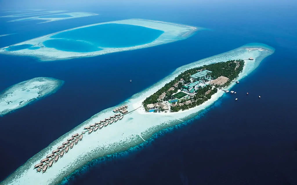 Vilamendhoo Island Resort & Spa, aerial, Alif Dhaal (South Ari) Atoll, Maldives, Vilamendhoo Island Resort & Spa, the natural island geometry in central Alif Dhaal (South Ari) with the eastern-perimeter house-reef edge and the over-water jetty cluster.